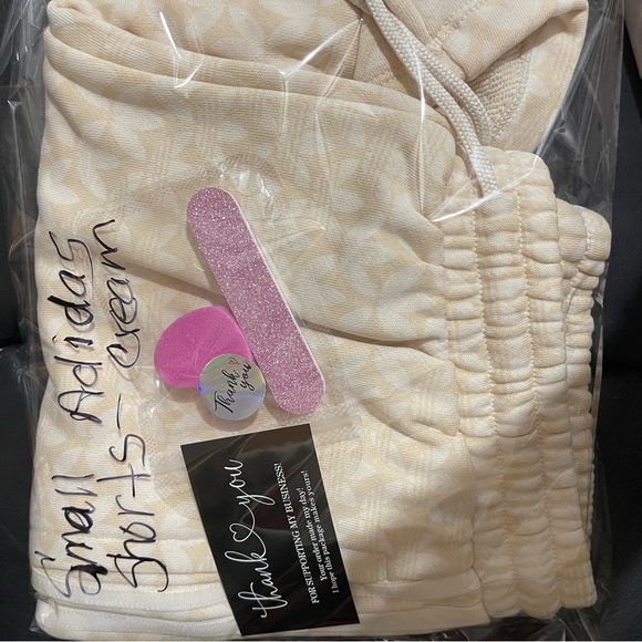 Adidas Cream Patterned Shorts SMALL , so soft. - Picture 5 of 13
